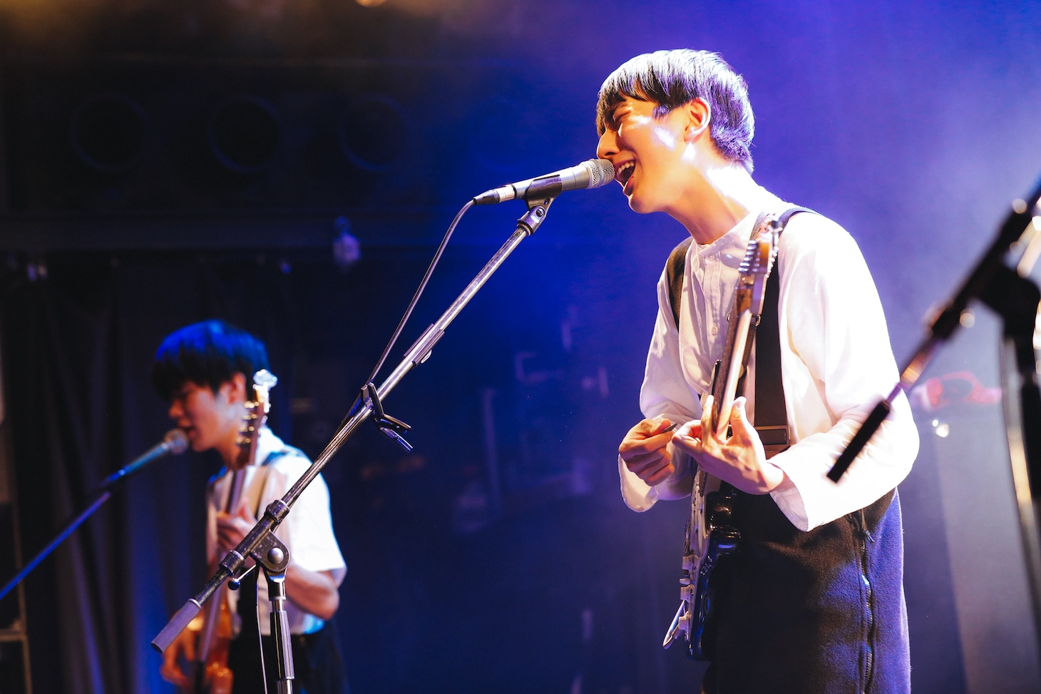 左から堂免英敬（B）、松本ユウ（Vo, G）。