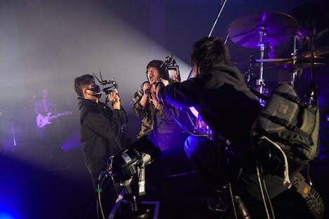 「銀杏BOYZ 年末のスマホライブ2020」の様子。（撮影：村井香）