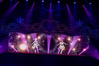 左から戌神ころね、猫又おかゆ。（Photo by Ayo Kajino）