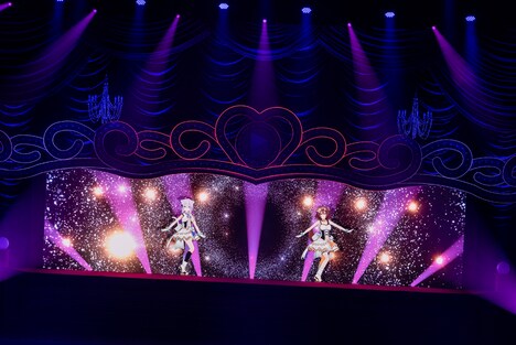 左から戌神ころね、猫又おかゆ。（Photo by Ayo Kajino）