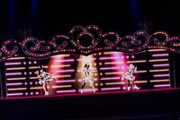 左から大神ミオ、大空スバル、百鬼あやめ。（Photo by Ayo Kajino）