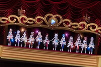 左から姫森ルーナ、常闇トワ、桐生ココ、角巻わため、天音かなた。（Photo by Ayo Kajino）