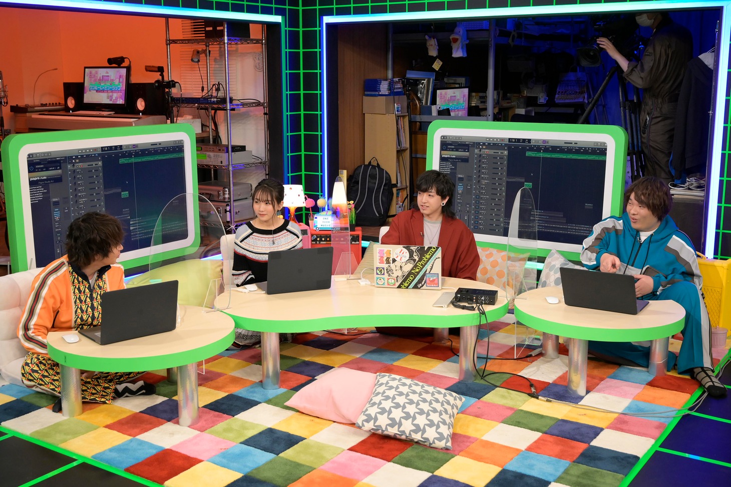 左からヒャダイン、ikura（YOASOBI）、Ayase（YOASOBI）、岡崎体育。（写真提供：NHK）