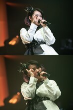 「自由へ道連れ」で「道連れしちゃうぞ」ポーズを決める柏木ひなた。