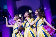 左から星名美怜、中山莉子、真山りか。