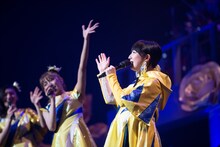 エビ中ファミリーに手を振るたむらぱん。