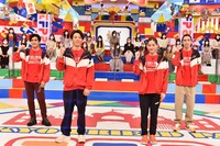 左から北村一輝、高橋一生、綾瀬はるか、柄本佑。(c)TBS