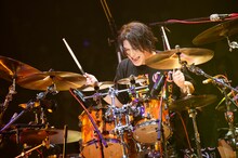 SATOち（Dr）（撮影：渡邊玲奈 [田中聖太郎写真事務所]）