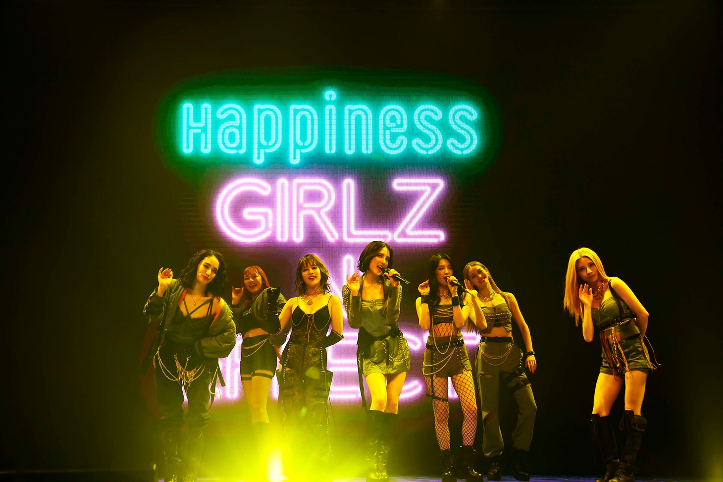 Happiness（写真提供：LDH）