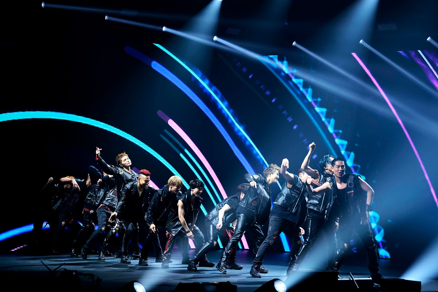 「Choo Choo TRAIN」を披露するEXILE。（写真提供：LDH JAPAN）