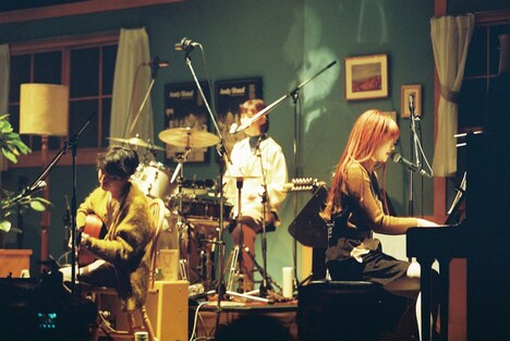 Homecomings「BLANKET TOWN BLUES」の様子。（撮影：池野詩織）