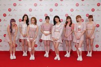 NiziUのメンバー。左からMAYUKA、AYAKA、MAKO、RIO、RIMA、MIIHI、RIKU、NINA。（写真提供：NHK）