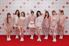 NiziUのメンバー。左からMAYUKA、AYAKA、MAKO、RIO、RIMA、MIIHI、RIKU、NINA。（写真提供：NHK）