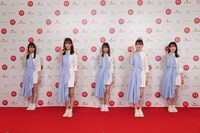 日向坂46のメンバー。左から上村ひなの、佐々木久美、小坂菜緒、佐々木美玲、金村美玖。（写真提供：NHK）
