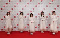 櫻坂46のメンバー。左から小林由依、藤吉夏鈴、森田ひかる、山崎天、渡邉理佐。（写真提供：NHK）