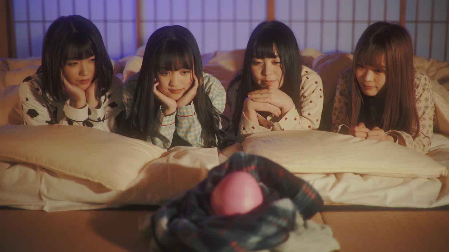 NELN「REM」ミュージックビデオより。