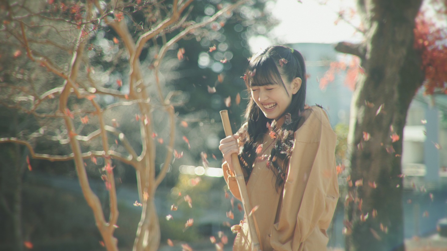 NELN「REM」ミュージックビデオより。