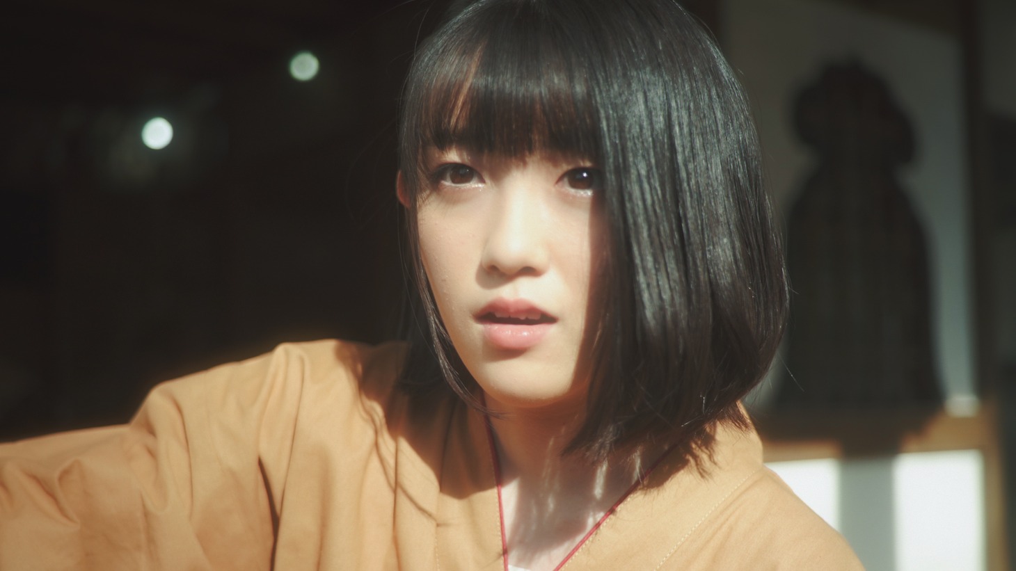 NELN「REM」ミュージックビデオより。