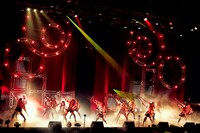 「何人(なんびと)も」を披露するラストアイドル。（Photo by Yoshifumi Shimizu）