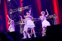 「期待値0」をパフォーマンスする週プレ選抜。（Photo by Yoshifumi Shimizu）