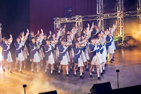 「大人サバイバー」をパフォーマンスするラストアイドル。(Photo by Yoshifumi Shimizu)