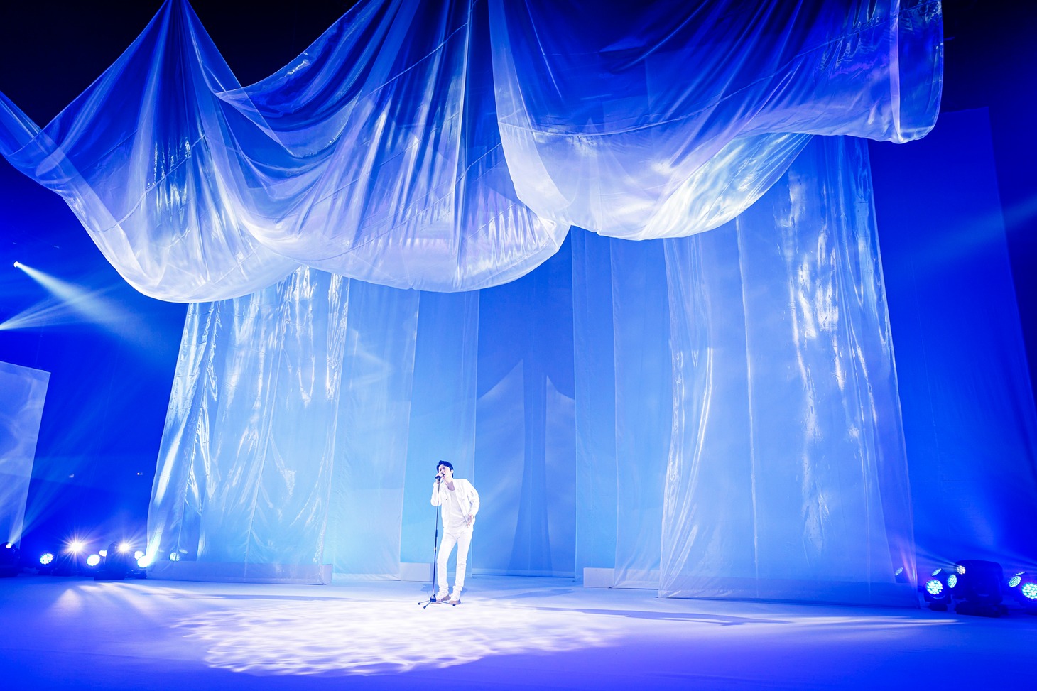 「FUKUYAMA MASAHARU 30th Anniv. ALBUM LIVE AKIRA」の様子。