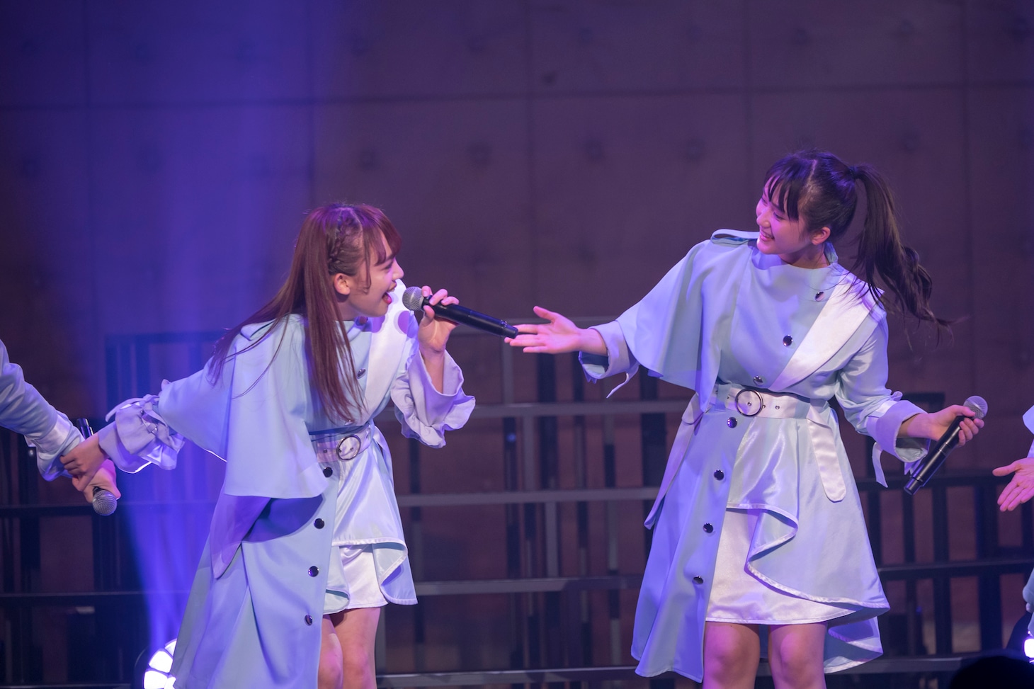 左から川瀬あやめ、桜井美里。