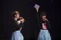 左から桜井美里、芹澤もあ。