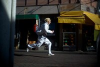 「ヤクザと家族 The Family」元旦スペシャル予告のワンシーン。 (c)2021「ヤクザと家族 The Family」製作委員会