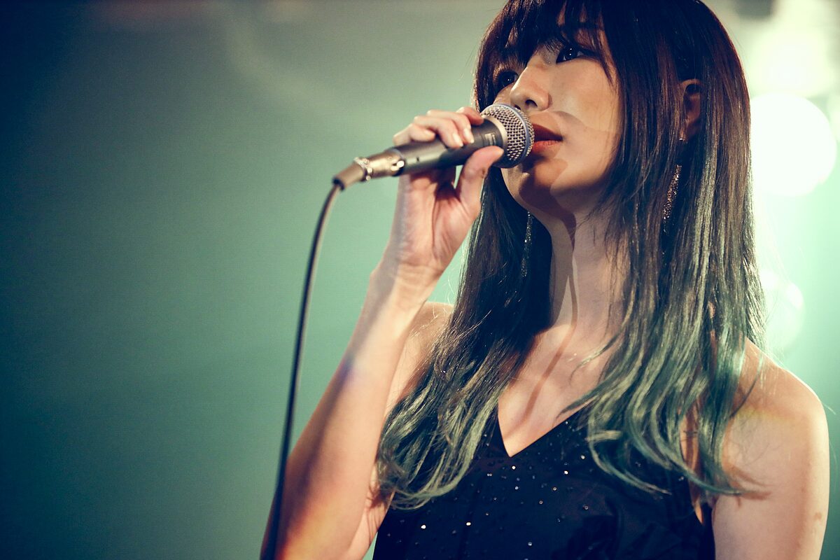 黒木渚 趣向凝らしたオンラインライブで呼びかける 私たちは自らの意志で踊るのです ライブレポート 音楽ナタリー