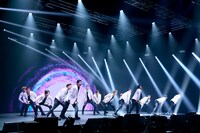 「Choo Choo TRAIN」を披露するEXILE。（写真提供：LDH JAPAN）