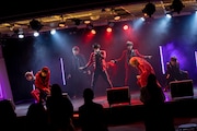 Super Break Dawnによるライブの様子。