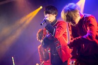 Super Break Dawnによるライブの様子。