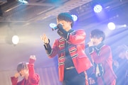 Super Break Dawnによるライブの様子。