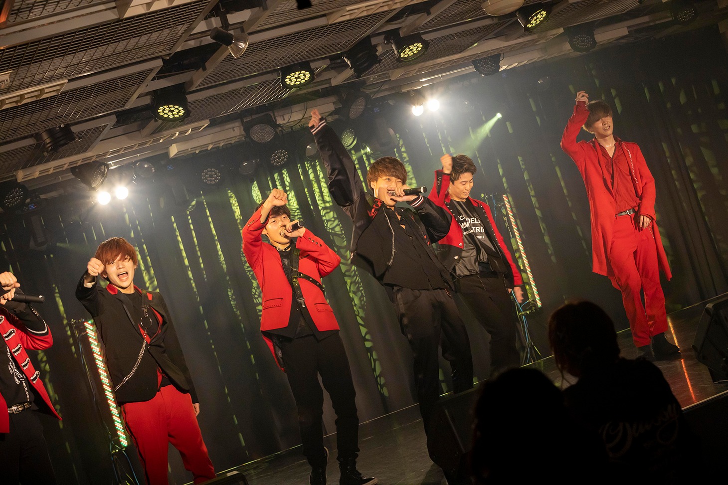 Super Break Dawnによるライブの様子。