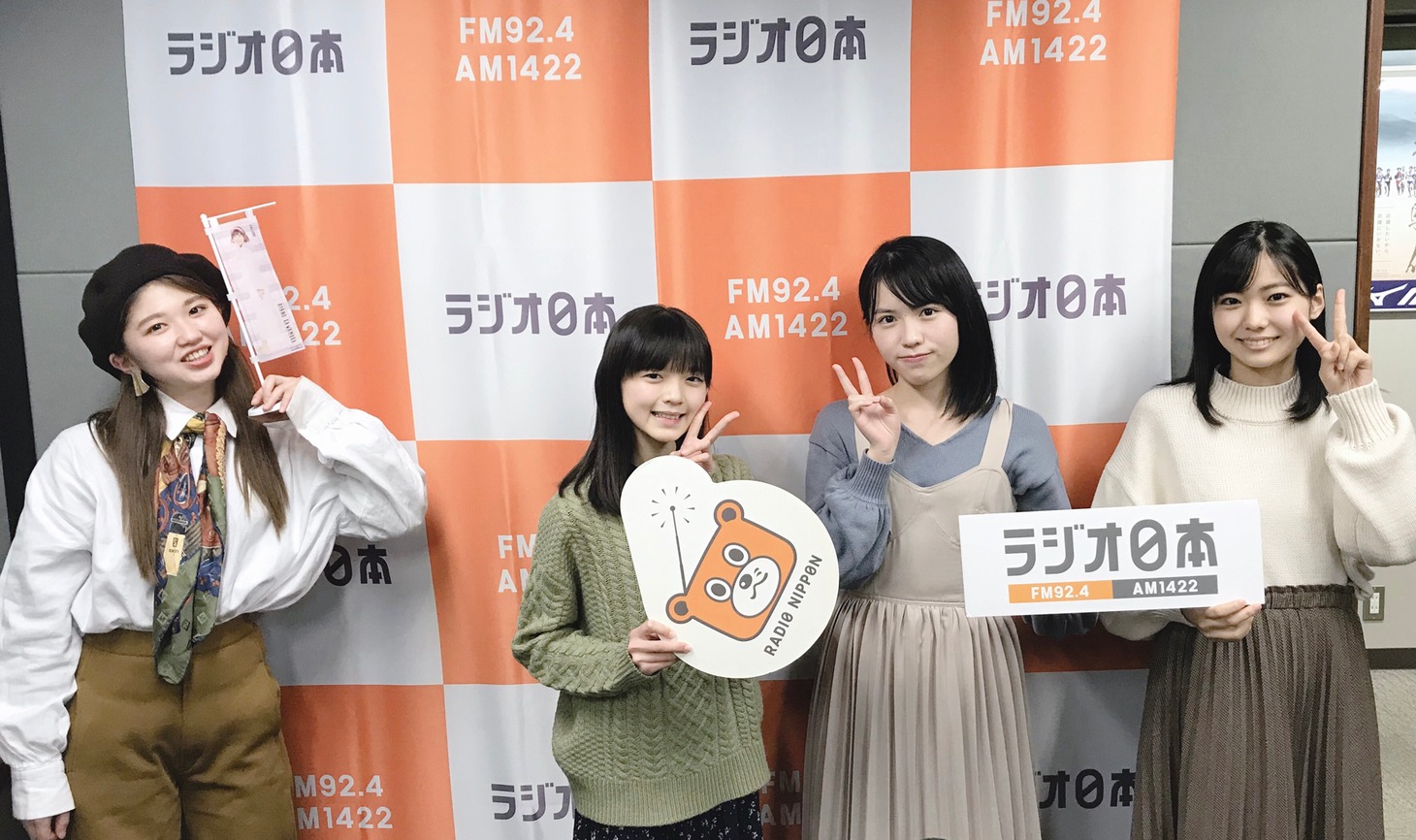 左から竹内朱莉、松本わかな、為永幸音、川名凜。