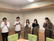 左から稲田直樹、河井ゆずる、アイカ・ザ・スパイ、ナオ・オブ・ナオ、山崎紘菜。