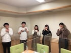 豆柴の大群アイカ・ザ・スパイとナオ・オブ・ナオがアインシュタインのラジオ番組に登場