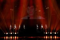 ラウヴと共演するBTS（写真提供：Big Hit Labels）。