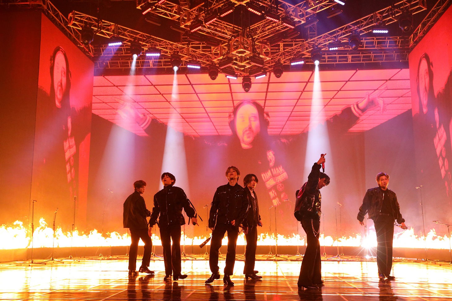 スティーブ・アオキと共演するBTS。（写真提供：Big Hit Labels）