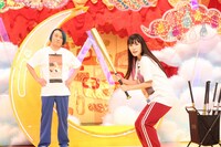 永野と高城れに（ももいろクローバーZ）。(c)フジテレビ