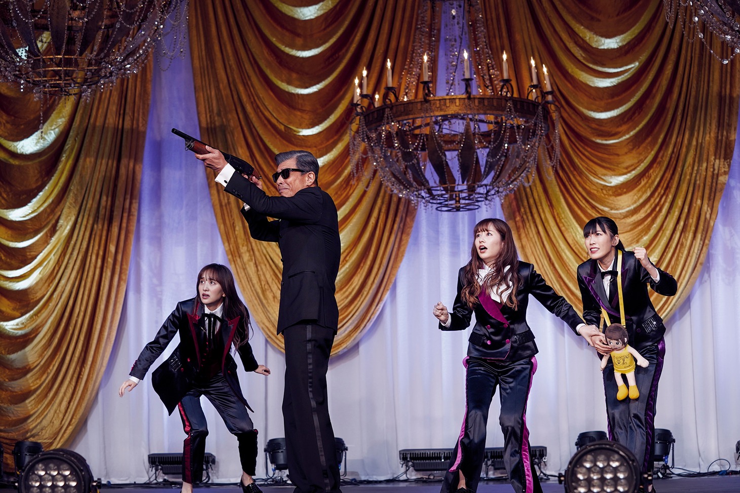 ももクロを助けに現れた舘ひろし。（撮影：上飯坂一）