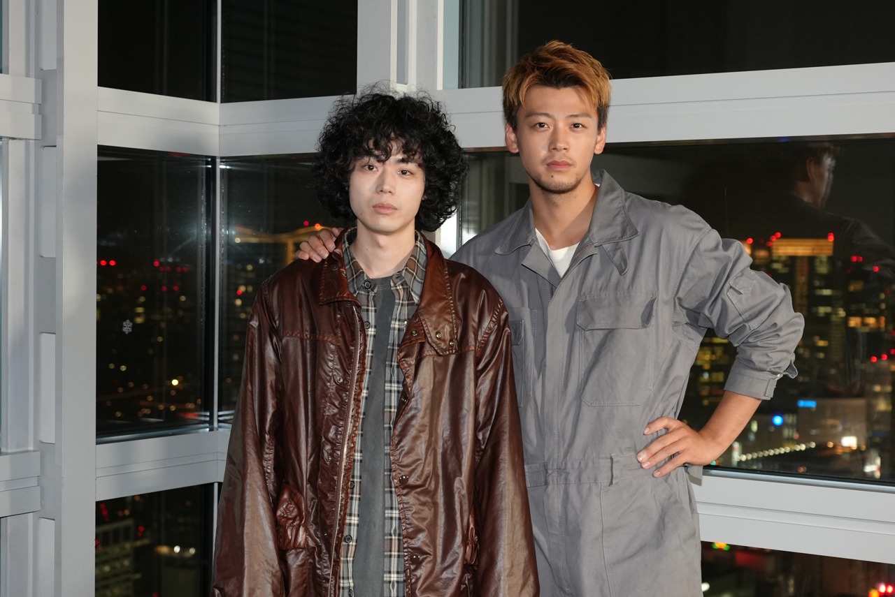 菅田将暉（左）と竹内涼真（右）。(c) 日本テレビ／HJ Holdings,Inc.