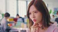 「HENNGE One」の新テレビCM「こまっちゃうナ」編より。