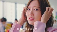 「HENNGE One」の新テレビCM「こまっちゃうナ」編より。