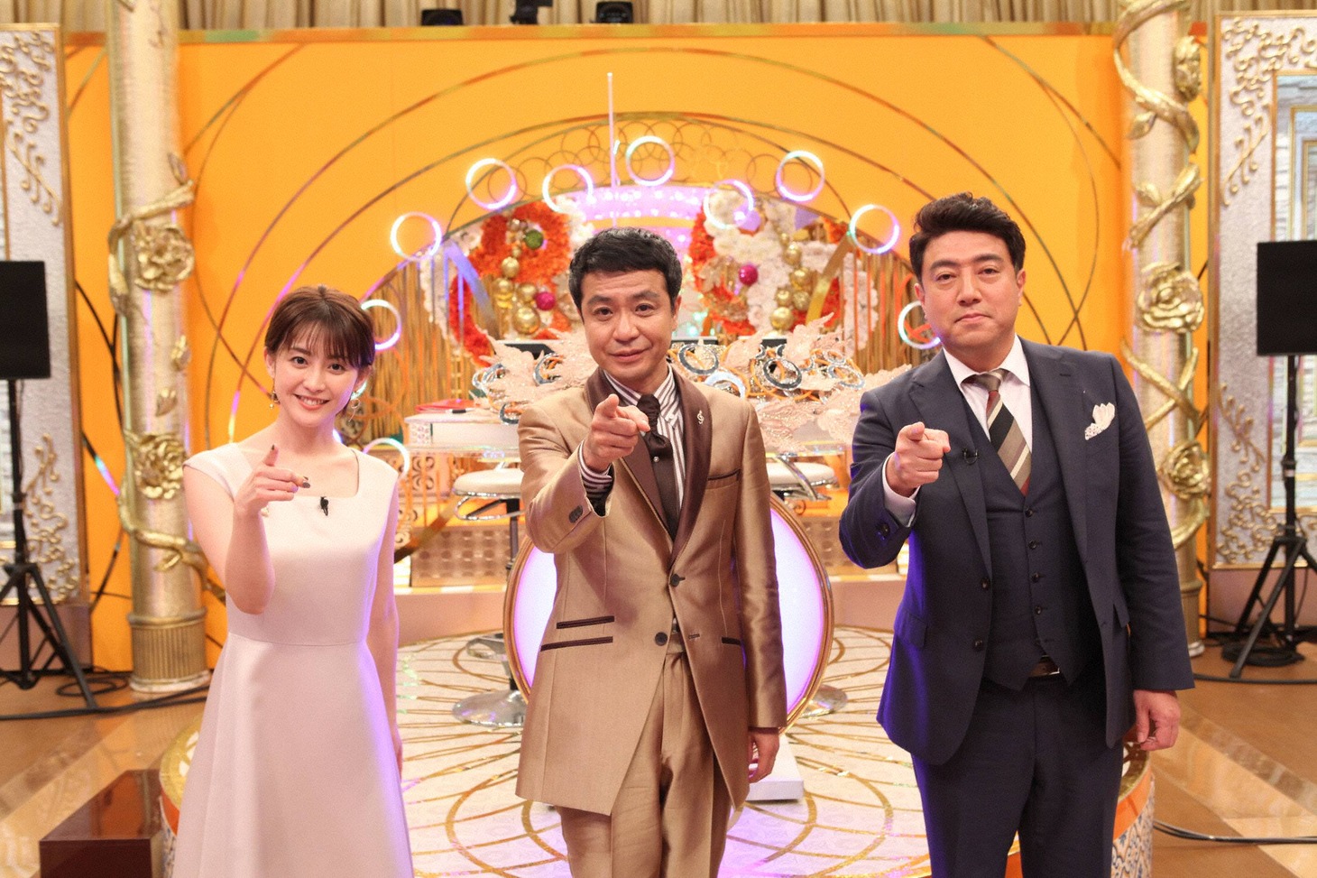 左から宮司愛海（フジテレビアナウンサー）、中山秀征、佐野瑞樹（フジテレビアナウンサー）。 (c)フジテレビ