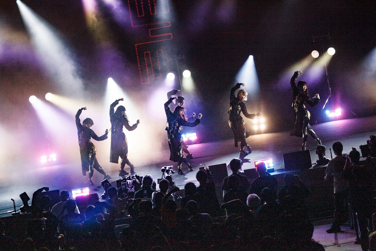 EMPiRE（Photo by sotobayashi kenta）
