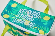 ケツメイシ「ケツノストロング（レモン）」初回生産限定盤特典のオリジナル保冷バッグ。