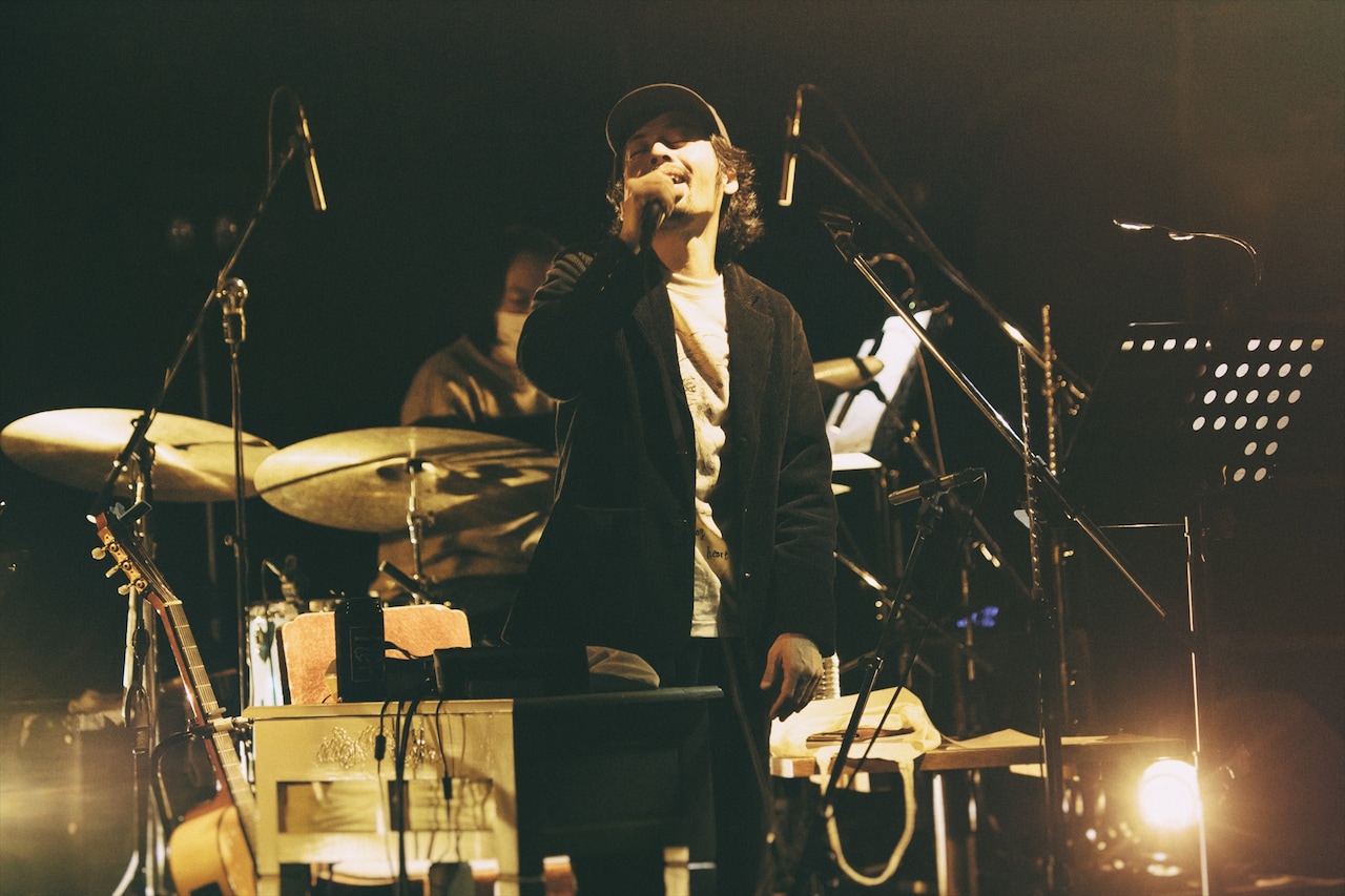 七尾旅人が無観客のリキッドで年越しライブ決行、コロナ禍で作られた新曲などをバンド編成で