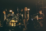 「Rollin' Rollin'」の演奏の様子。中央がやけのはら。(撮影:新保勇樹)
